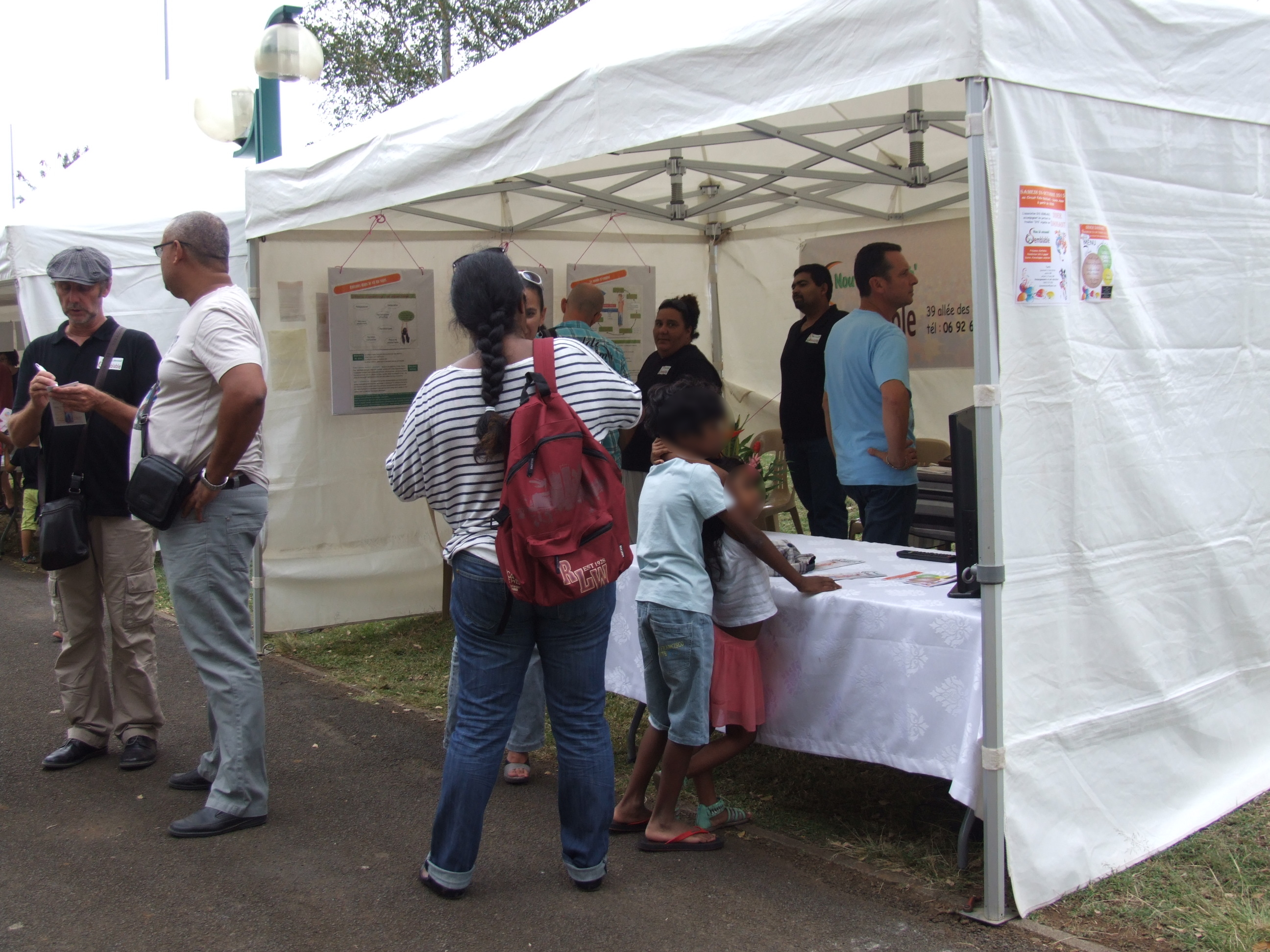 Photo Journee Nationale des Dys 2015 - 13 - Stand DYSsemblable.JPG